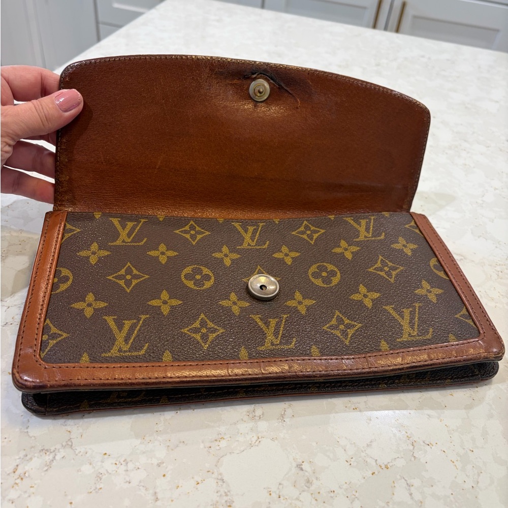 Designer Monogram Vintage Leather Clutch Bag - Picture 6 of 14